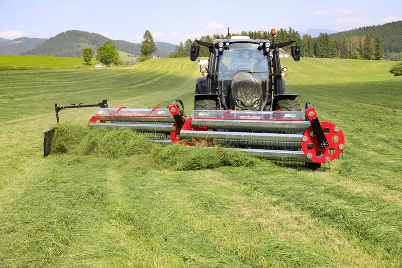 BB Umwelttechnik Clementer 550 F Kammschwader im Einsatz