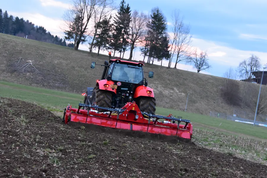 Massano Bodenbearbeitung und Beetbau im Gemüsebau im Einsatz